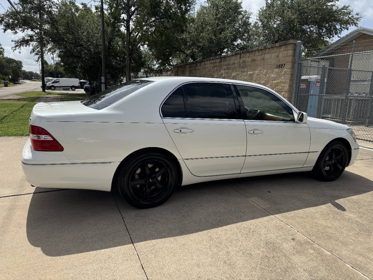 Used 2004 Lexus LS 430 RWD image 17
