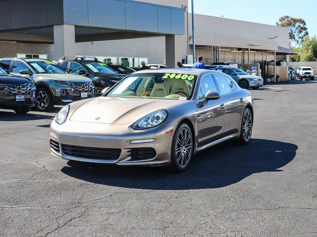 Used 2015 Porsche Panamera S image 3