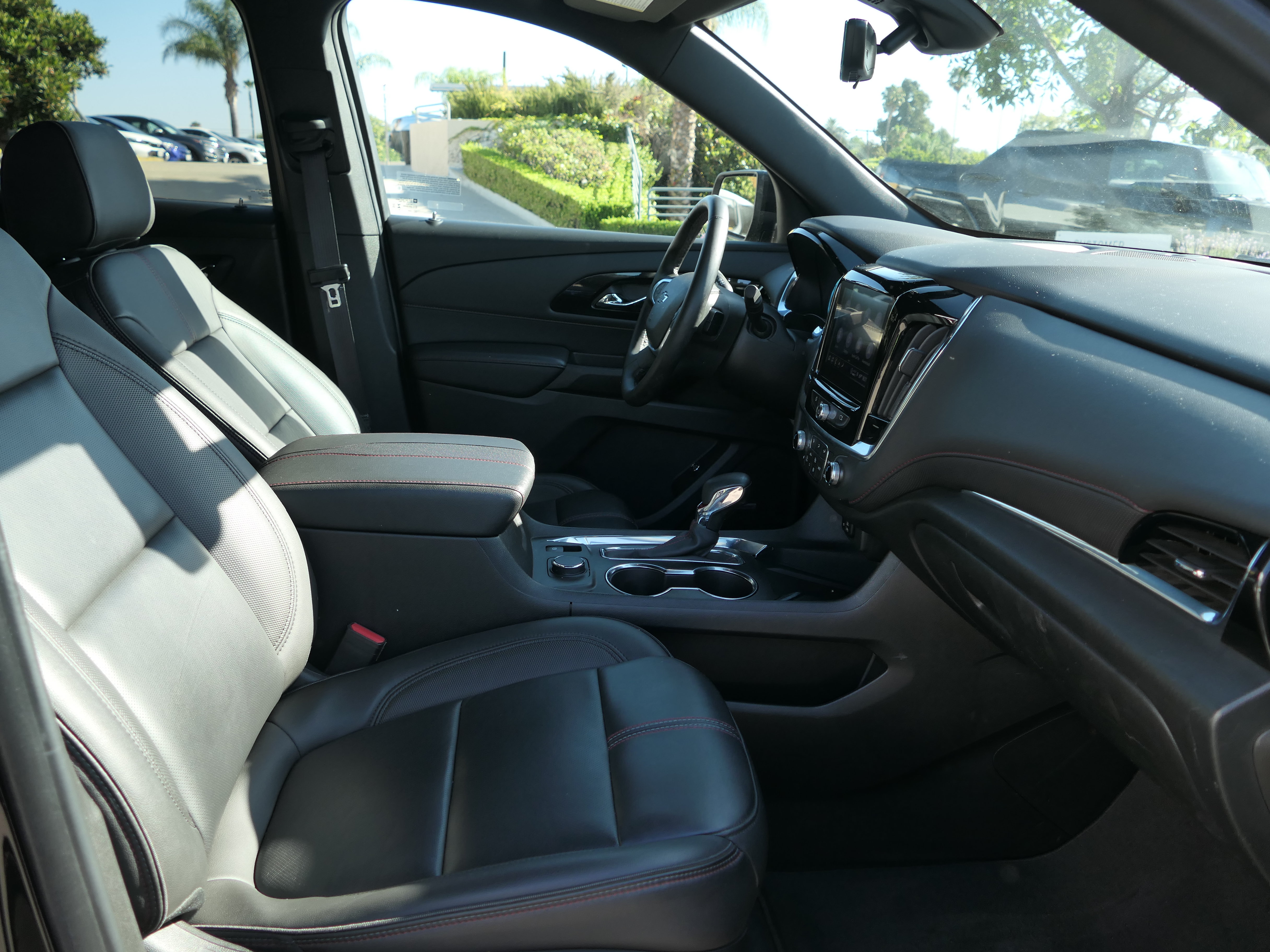 Used 2023 Chevrolet Traverse RS FWD image 29