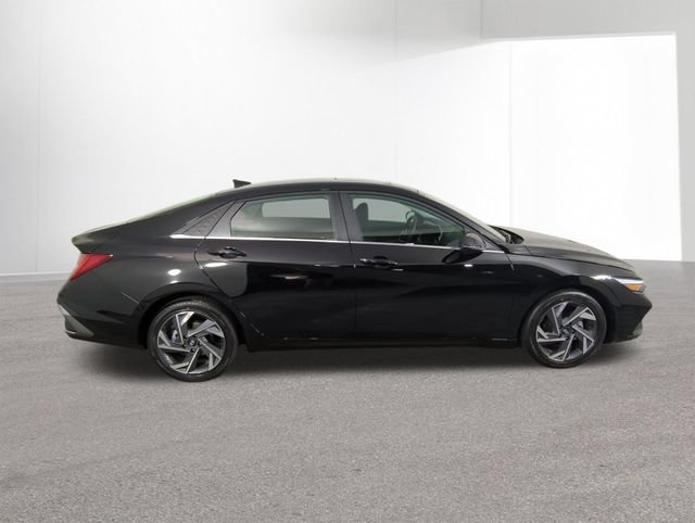 New 2026 Hyundai Elantra Limited FWD image 38