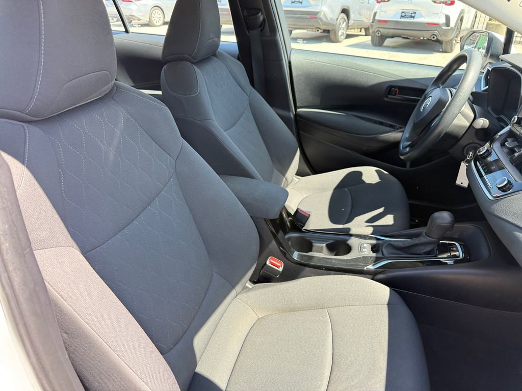 Used 2022 Toyota Corolla LE image 18