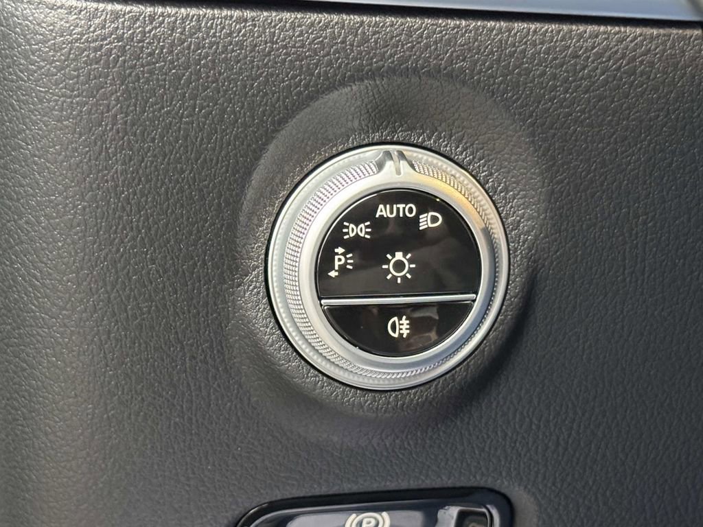 Certified 2025 Mercedes-Benz C 300 Sedan image 18