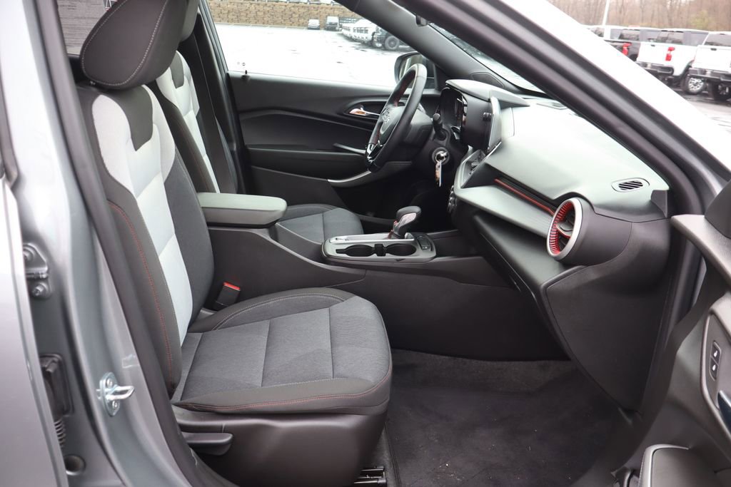Used 2024 Chevrolet Trax RS image 17