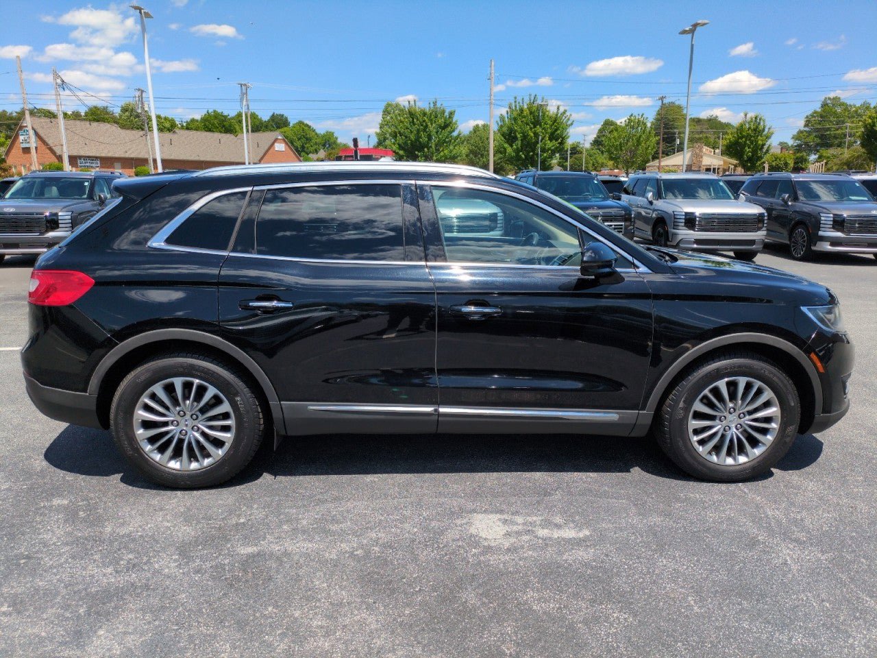 Used 2017 Lincoln MKX Select w/ Select Plus Package FWD image 8