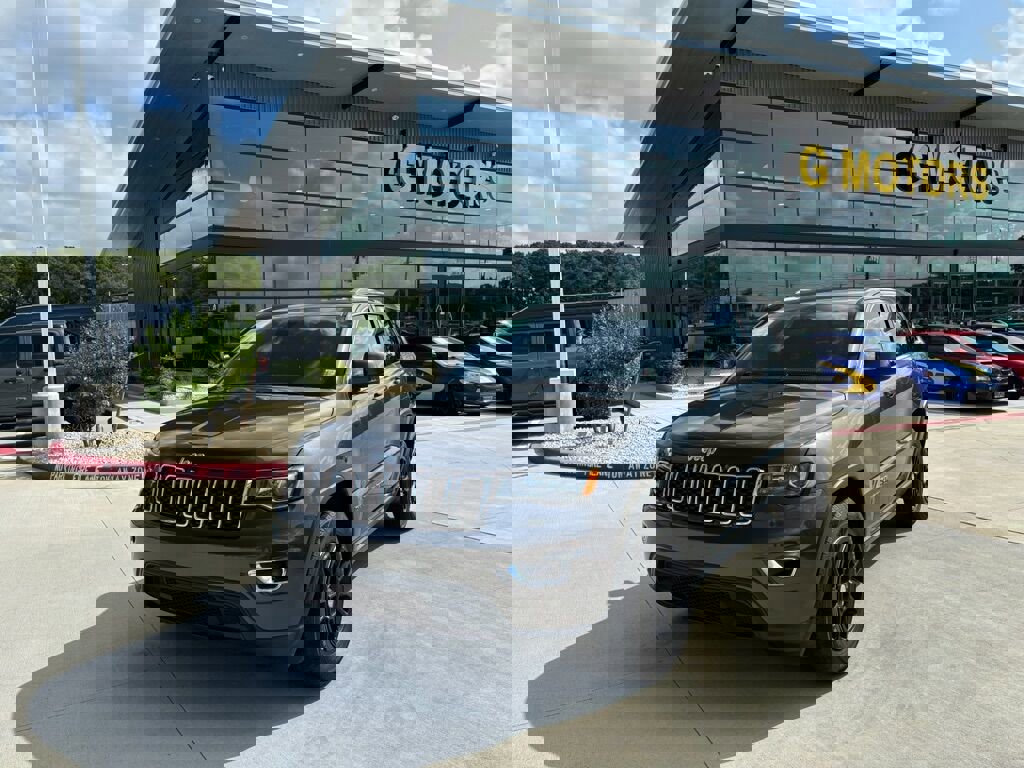 Used 2018 Jeep Grand Cherokee Laredo image 2