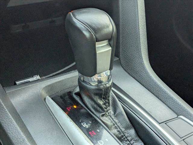 Used 2019 Honda Civic Touring image 12