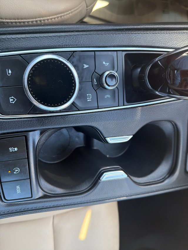 Used 2025 Cadillac XT4 Premium Luxury image 9