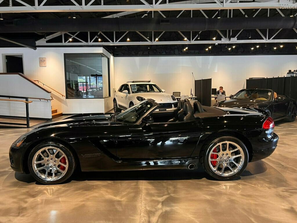Used 2004 Dodge Viper SRT-10 RWD image 3
