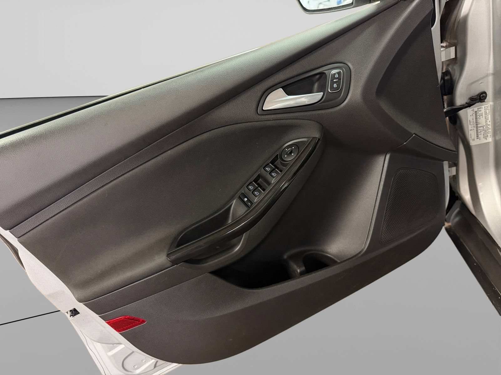 Used 2018 Ford Focus Titanium FWD image 14