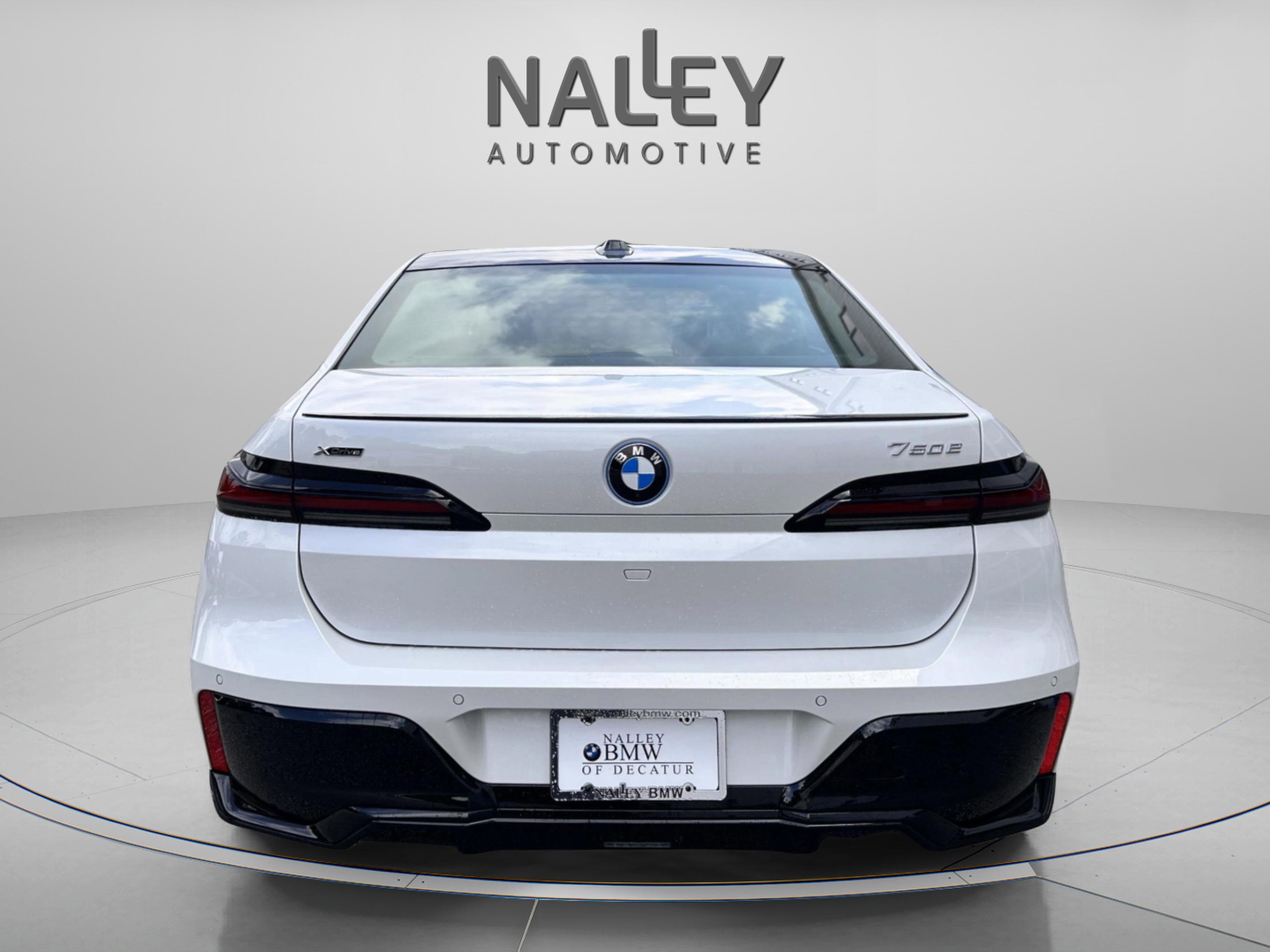 Used 2025 BMW 750e xDrive w/ Executive Package image 4