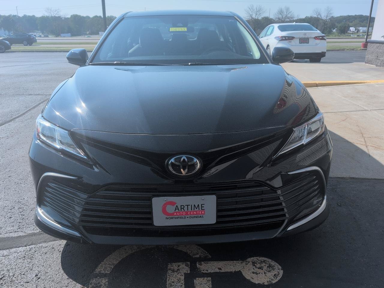 Used 2022 Toyota Camry LE FWD image 3