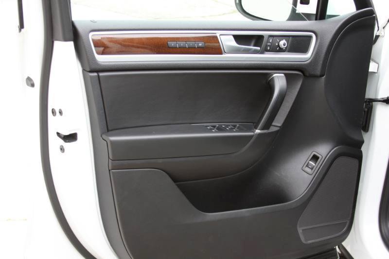 Used 2016 Volkswagen Touareg VR6 AWD/4WD image 15