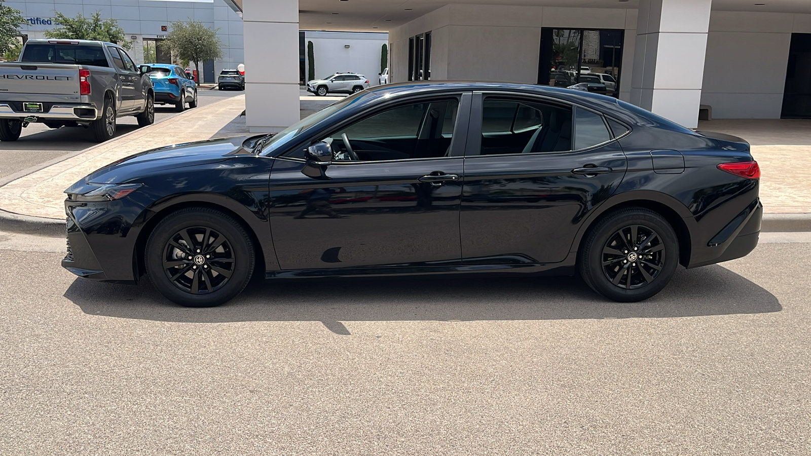 Used 2025 Toyota Camry LE FWD image 4