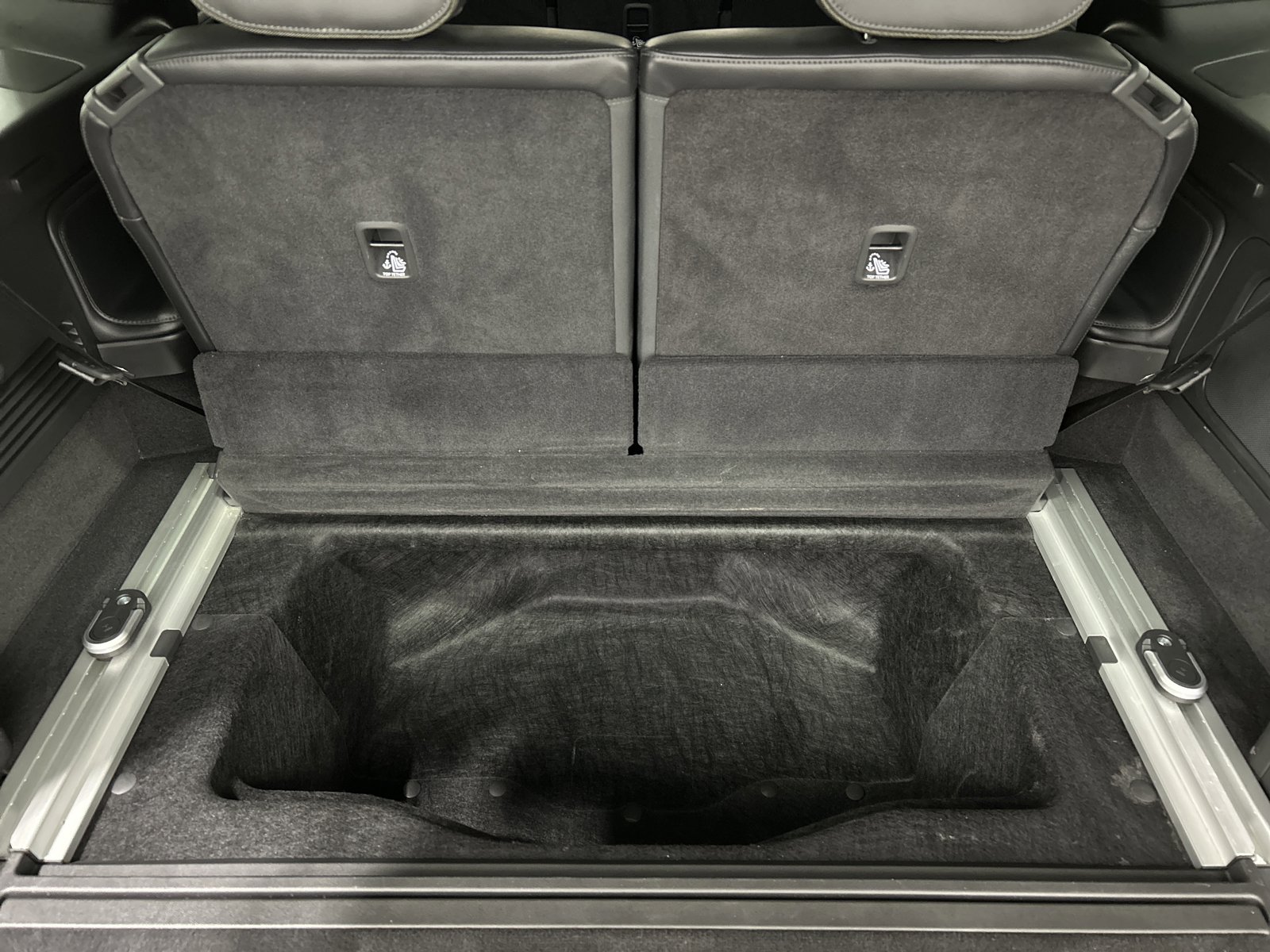 Used 2025 Rivian R1S Adventure image 26