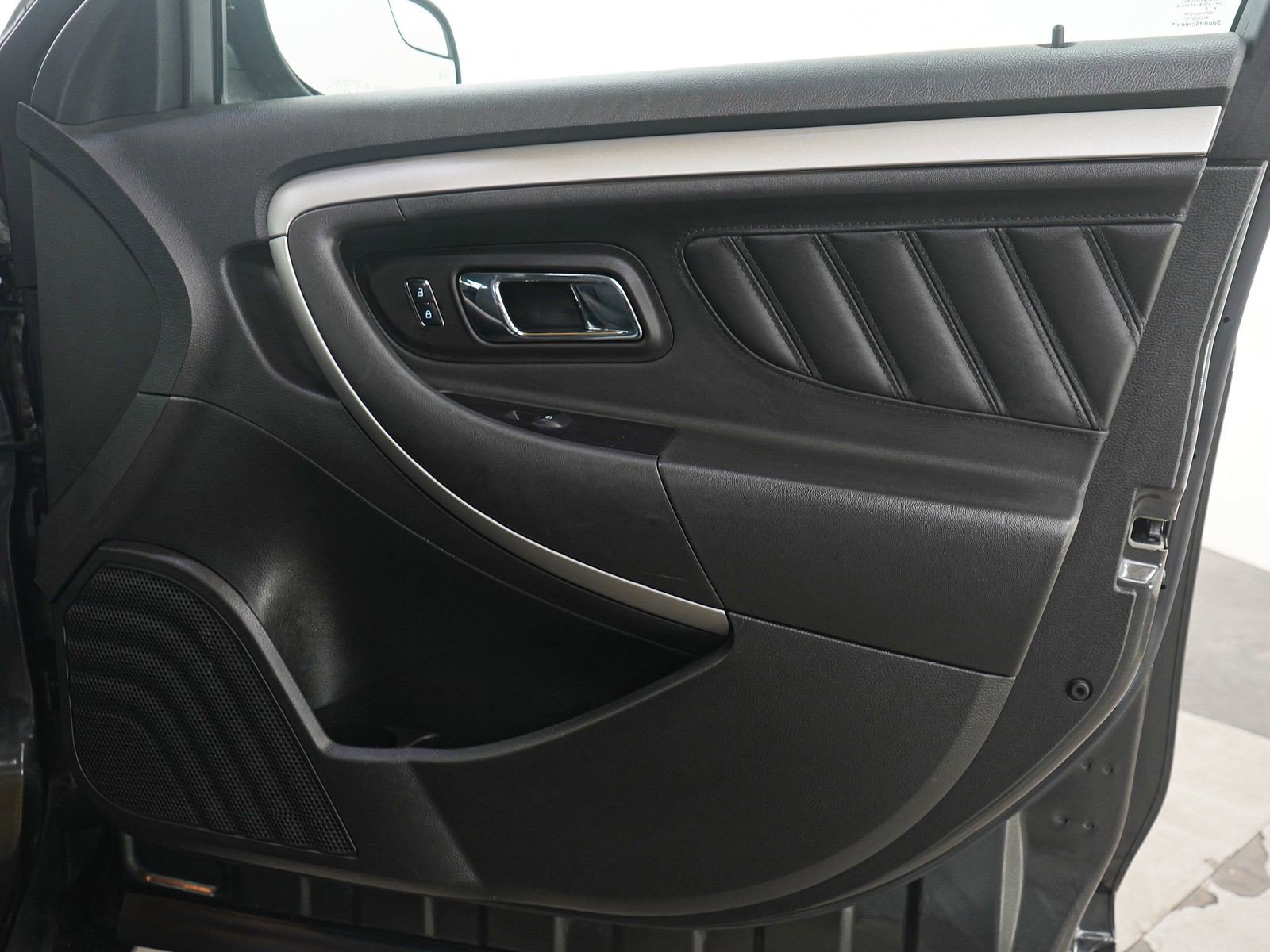 Used 2018 Ford Taurus SEL w/ Equipment Group 201A image 11