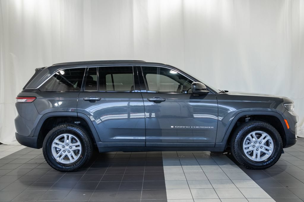 Certified 2023 Jeep Grand Cherokee Laredo AWD/4WD image 3