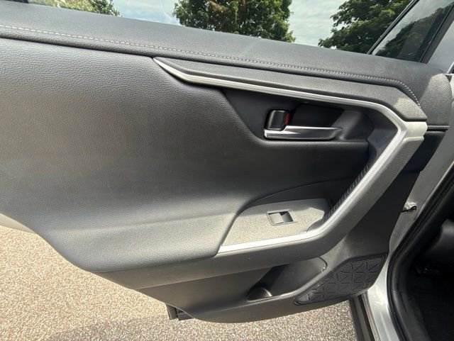 Used 2020 Toyota RAV4 Limited FWD image 18