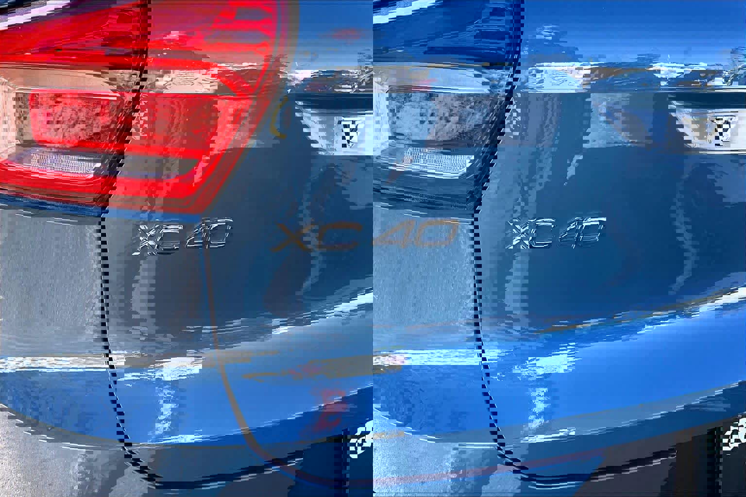 Used 2023 Volvo XC40 B5 Plus w/ Driver Assist Package image 31