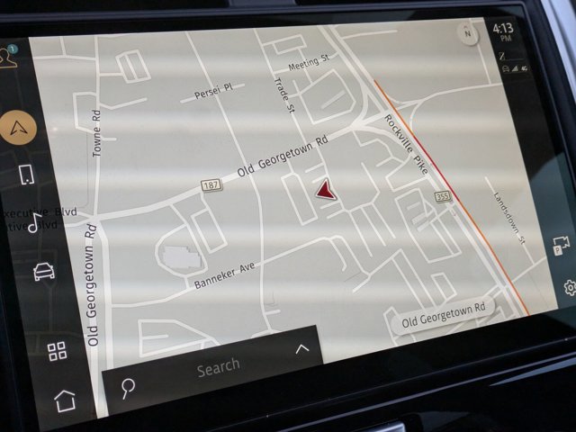 Used 2025 Land Rover Discovery Dynamic SE image 13