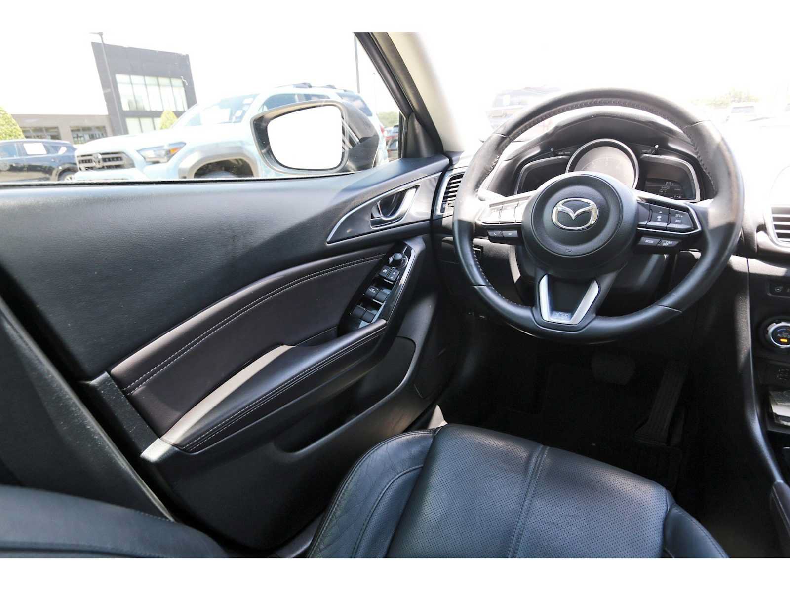 Used 2018 MAZDA MAZDA3 Grand Touring w/ Premium Equipment Package FWD image 6