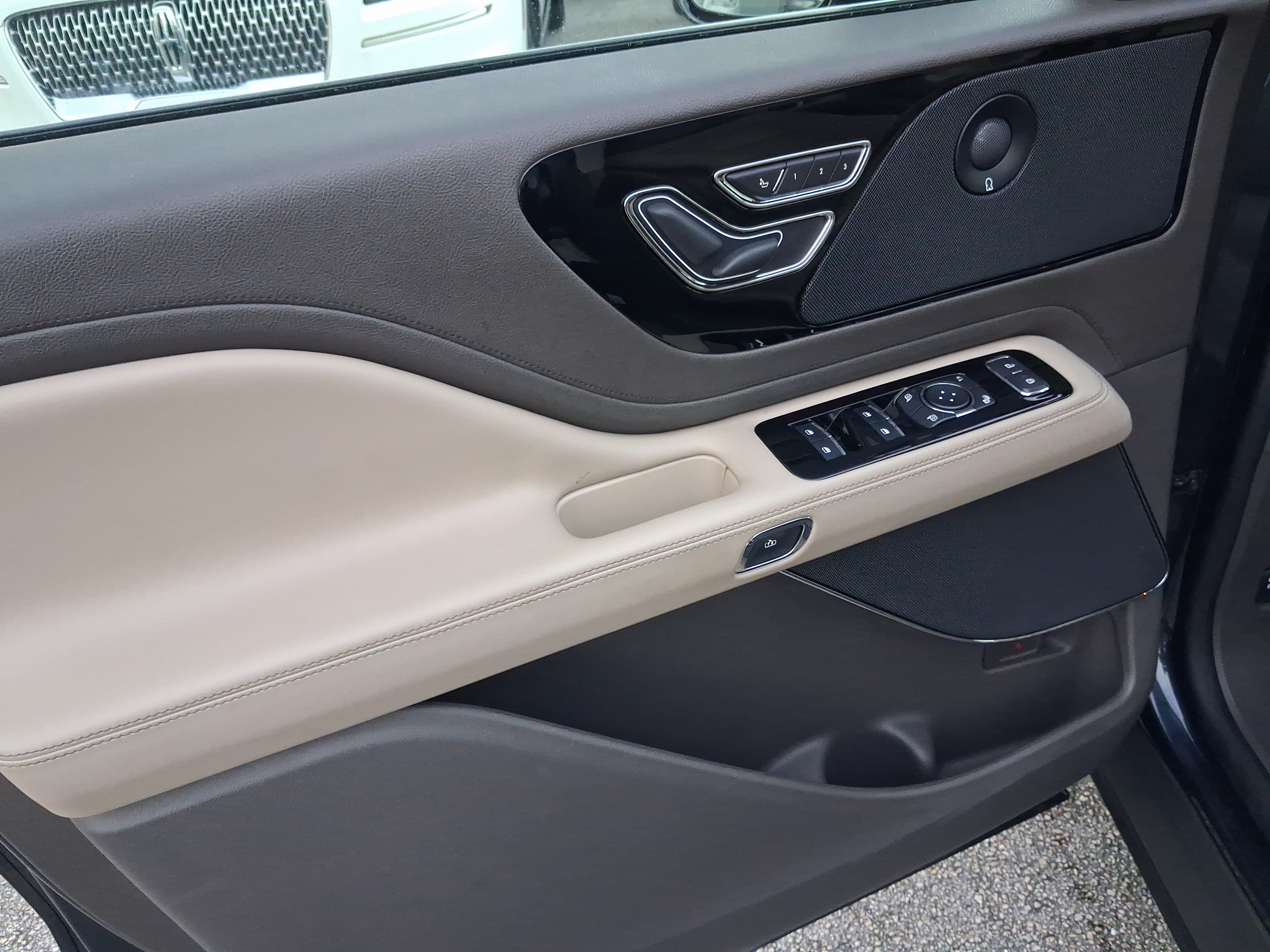 Certified 2024 Lincoln Aviator Reserve RWD image 14