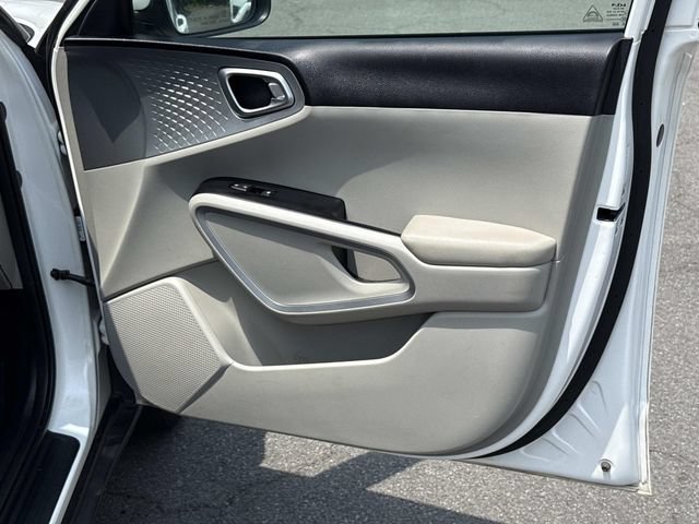 Used 2022 Kia Soul LX w/ Technology Package FWD image 8
