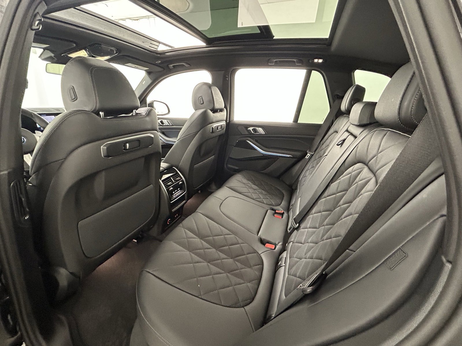 Used 2025 BMW X5 xDrive50e w/ M Sport Package image 34