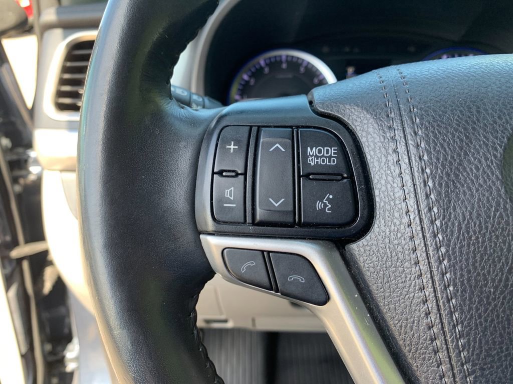 Used 2019 Toyota Highlander Limited image 31