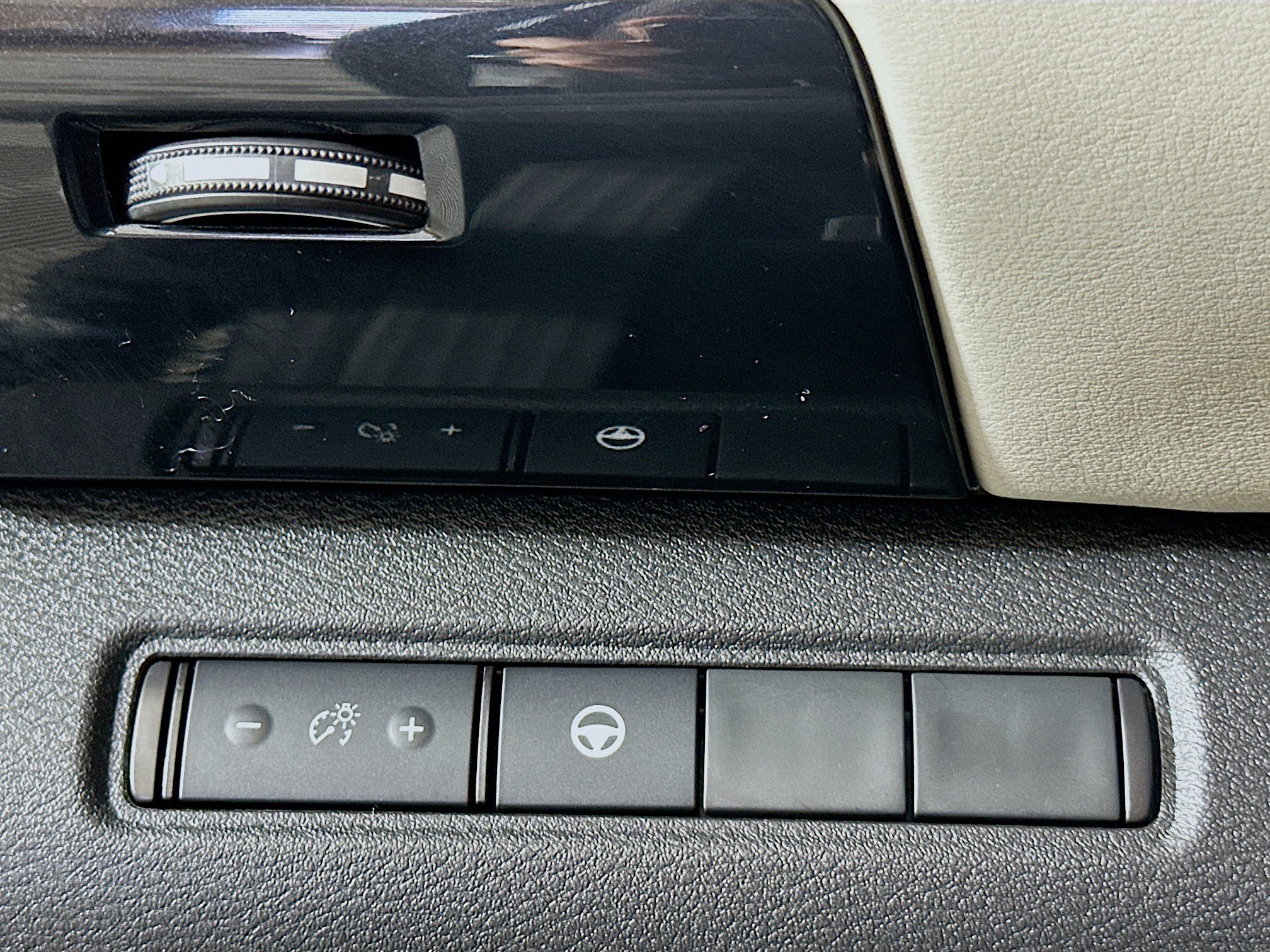 Used 2024 Nissan Pathfinder SV image 17