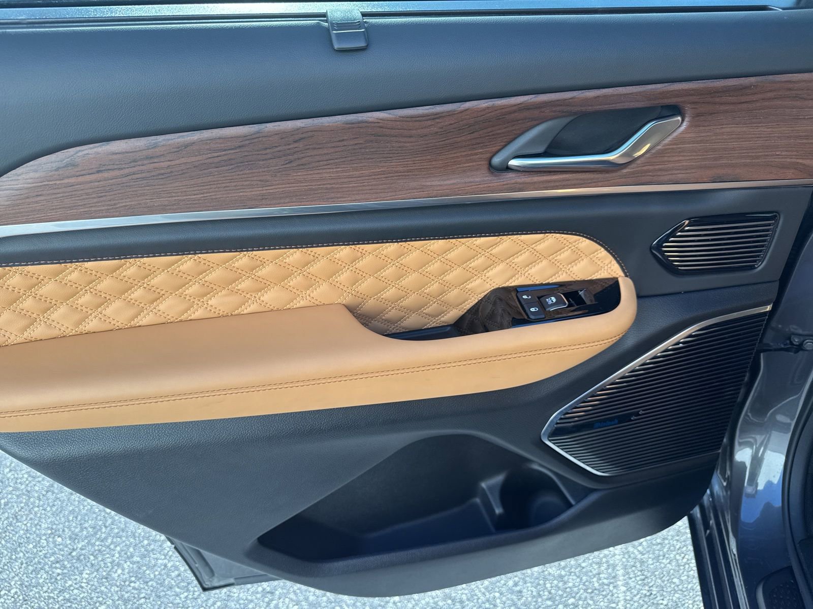 Used 2024 Jeep Grand Cherokee L Summit w/ Advanced Protech Group IV image 17