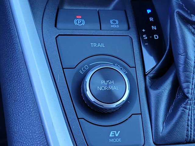 Used 2024 Toyota RAV4 LE AWD/4WD image 16
