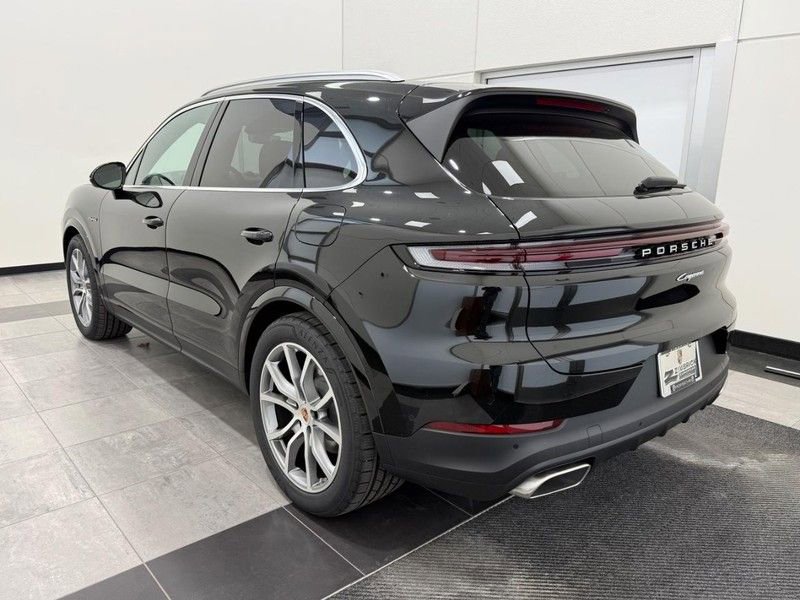 New 2026 Porsche Cayenne E-Hybrid AWD/4WD image 3