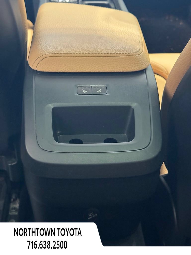 Used 2019 Volvo XC60 T5 Momentum w/ Multimedia Package AWD/4WD image 23