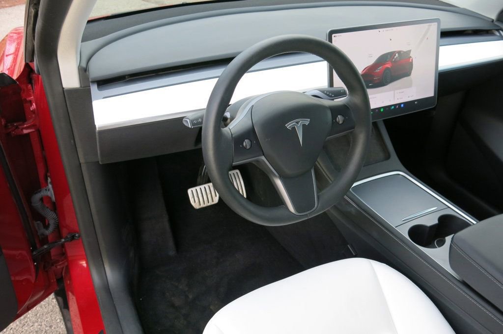 Used 2023 Tesla Model Y Performance image 11