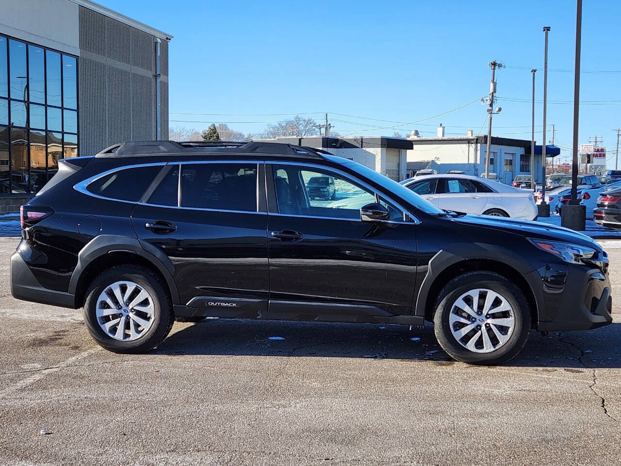 Used 2023 Subaru Outback Premium image 11