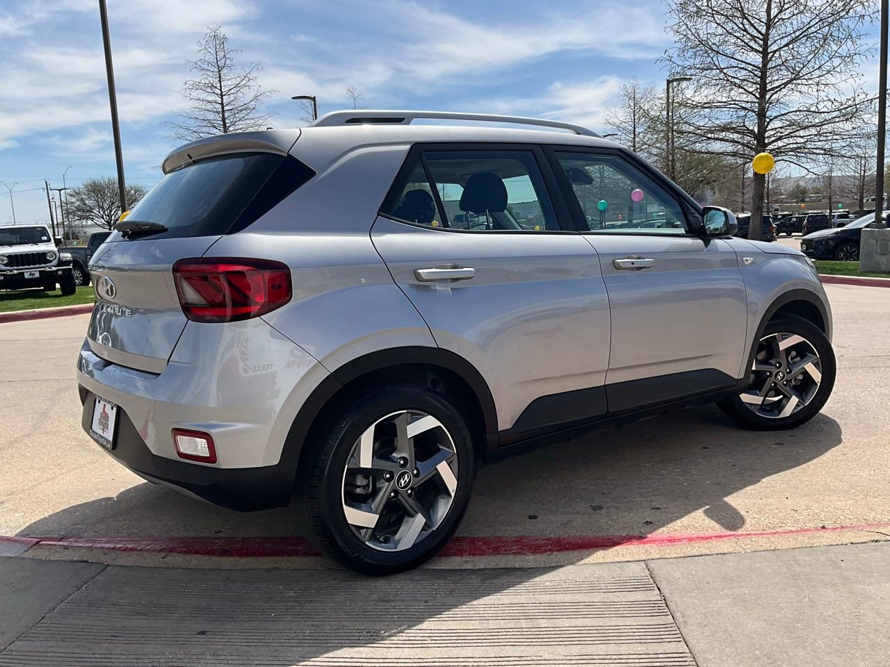 Used 2025 Hyundai Venue SEL image 6
