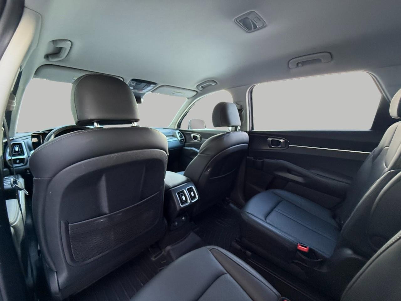 Used 2024 Kia Sorento EX image 30