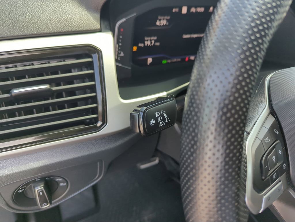 Used 2023 Volkswagen Atlas SEL Premium image 19