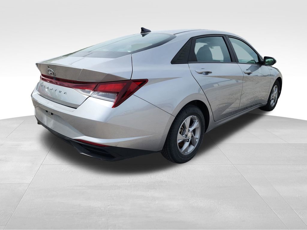 Used 2023 Hyundai Elantra SE image 8