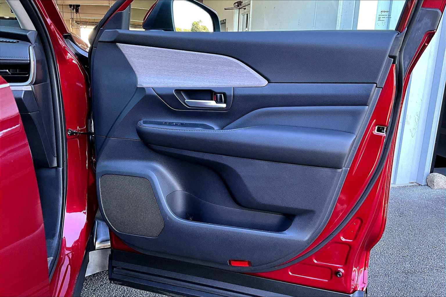 Used 2024 Toyota Grand Highlander Limited image 20