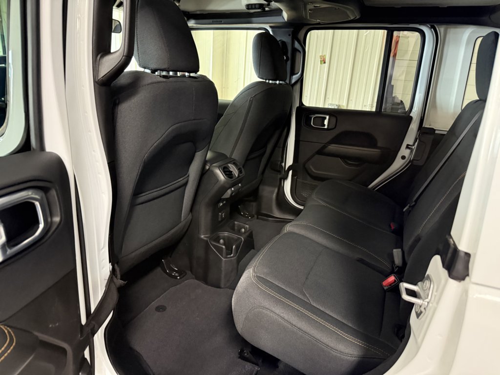 Used 2025 Jeep Wrangler Unlimited Sahara AWD/4WD image 12