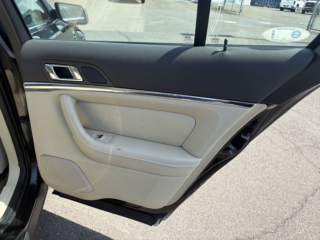 Used 2013 Lincoln MKS AWD image 16