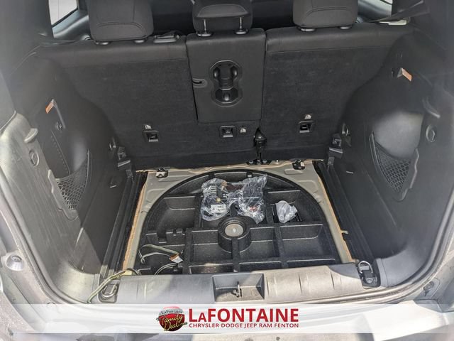 Used 2016 Jeep Renegade Latitude AWD/4WD image 28
