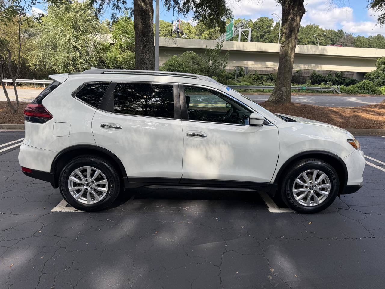 Used 2020 Nissan Rogue S w/ Special Edition Package FWD image 4