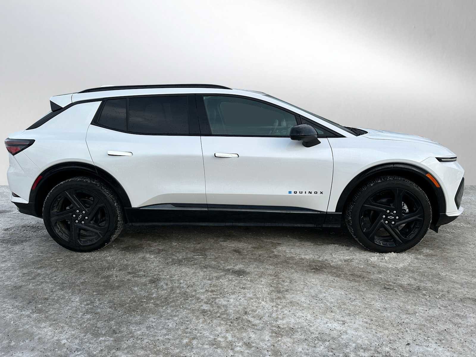 Used 2024 Chevrolet Equinox EV RS image 2