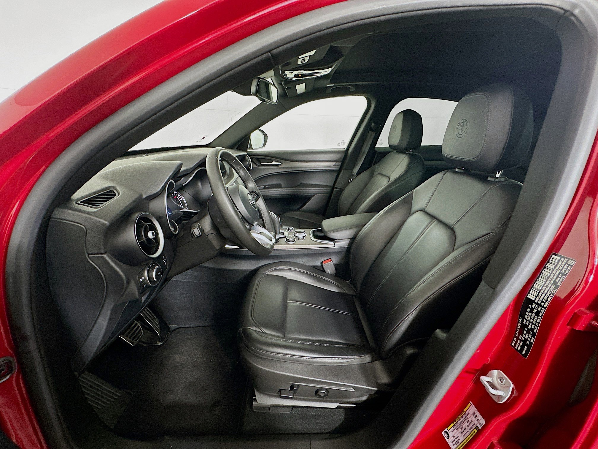 Used 2023 Alfa Romeo Stelvio Ti image 13