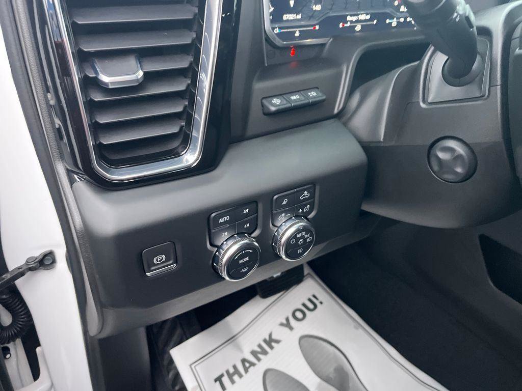 Used 2022 GMC Sierra 1500 Denali w/ Technology Package AWD/4WD image 13