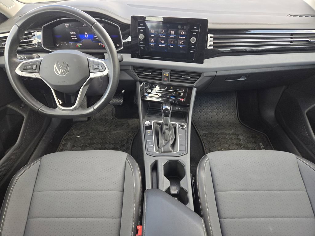 Used 2025 Volkswagen Jetta SE w/ Black Wheel Package image 26