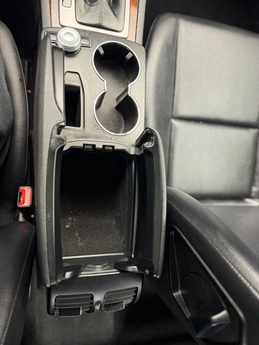 Used 2011 Mercedes-Benz C 300 4MATIC Sedan image 35