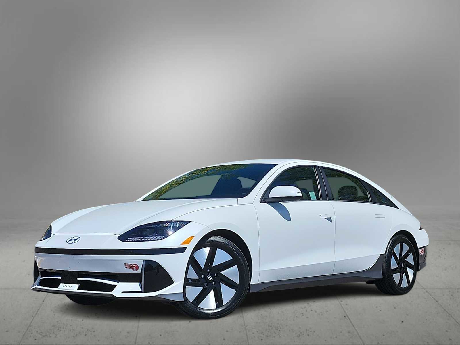 Used 2024 Hyundai Ioniq 6 SE RWD image 1